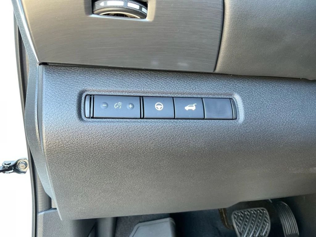 Used 2025 White Nissan Rock Creek image 18