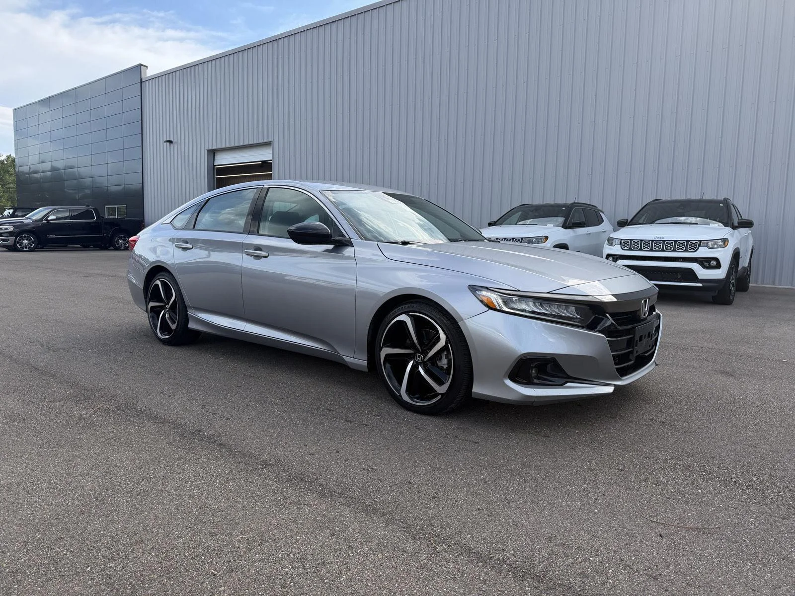 Used 2022 Lunar Silver Metallic Honda Sport Special Edition image 3