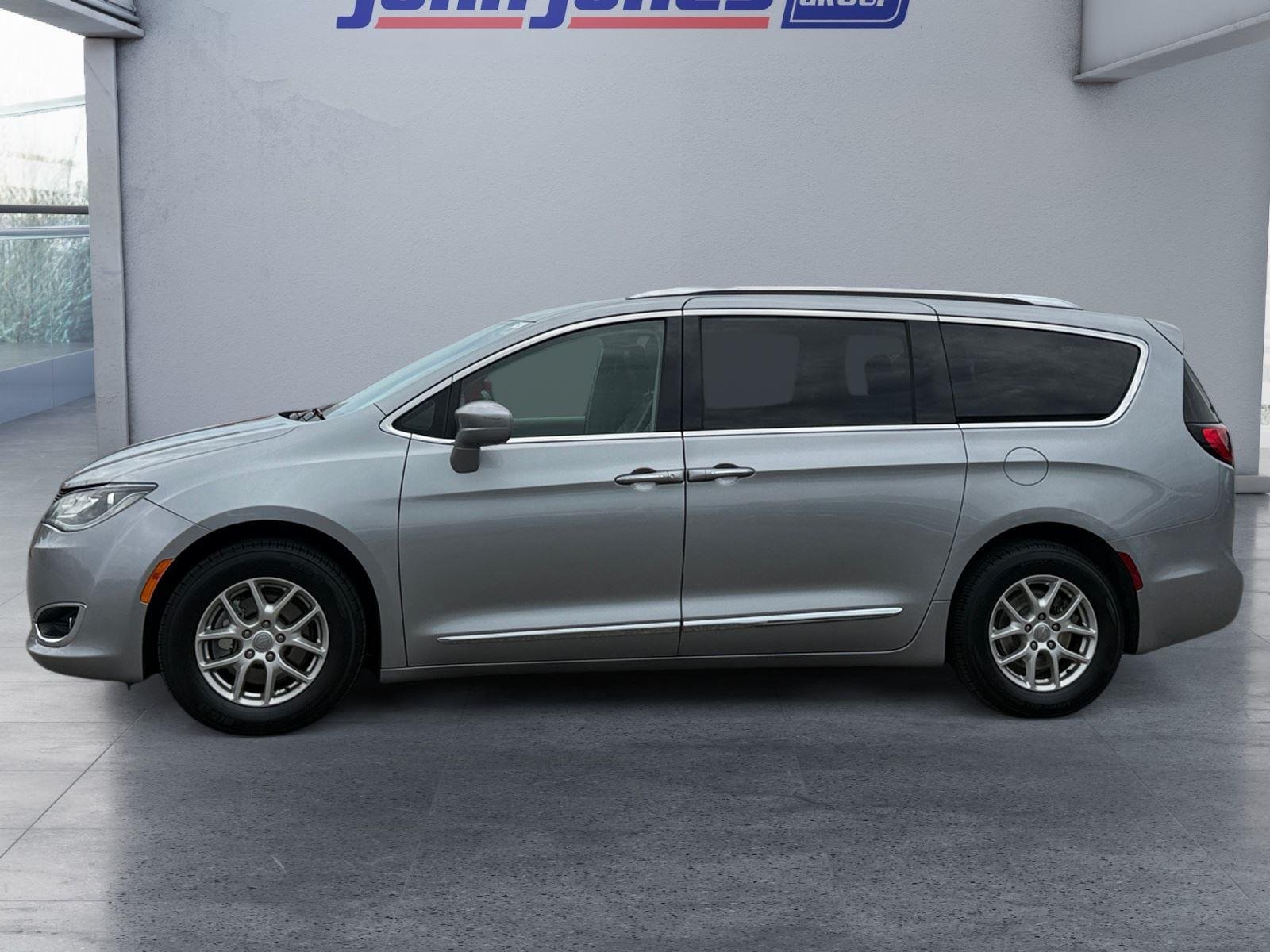 Used 2020 Chrysler Pacifica Touring L with VIN 2C4RC1BG0LR172991 for sale in Corydon, IN