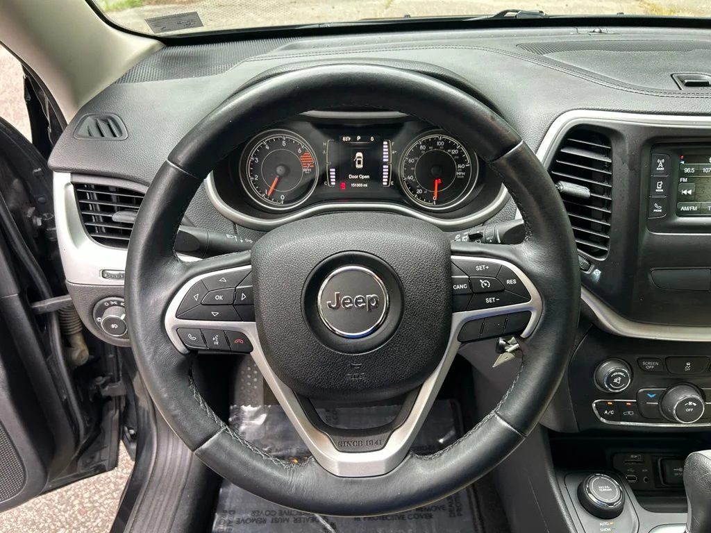 Used 2016 Black Jeep Latitude image 21