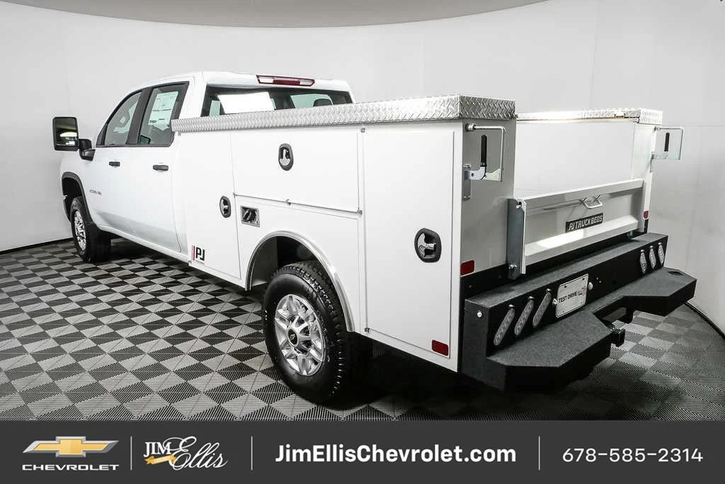 New 2026 Summit White Chevrolet WT image 25