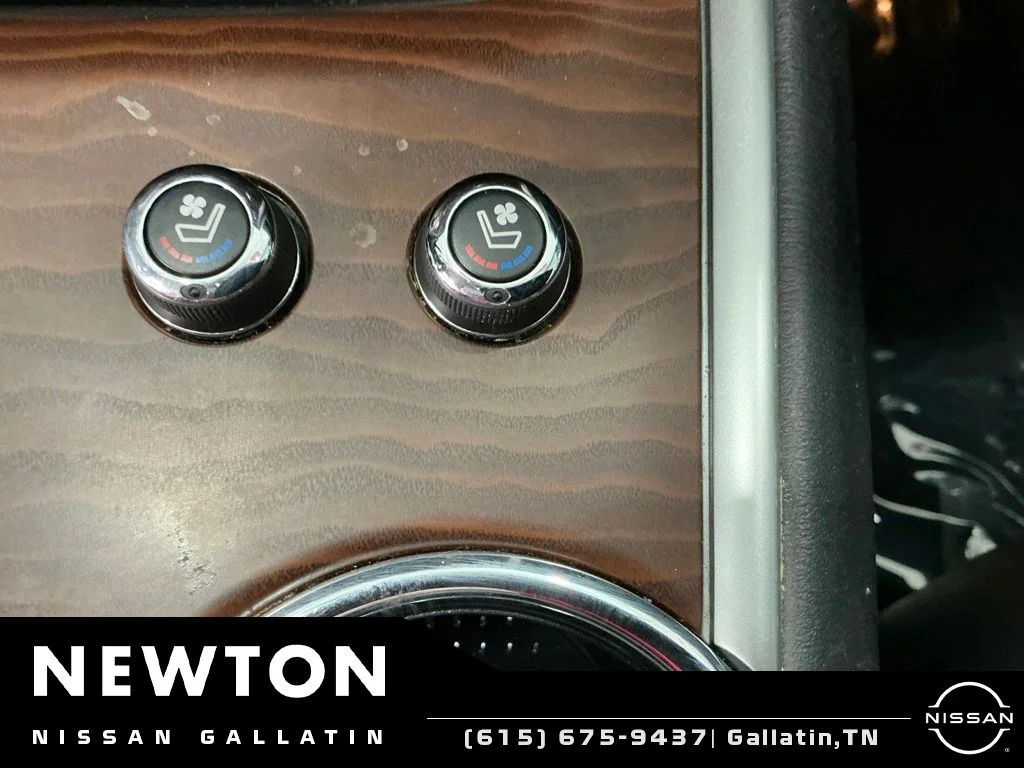 Used 2019 Pearl White Nissan Platinum image 12