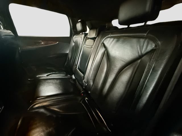 Used 2016 Tan Lincoln Select image 24