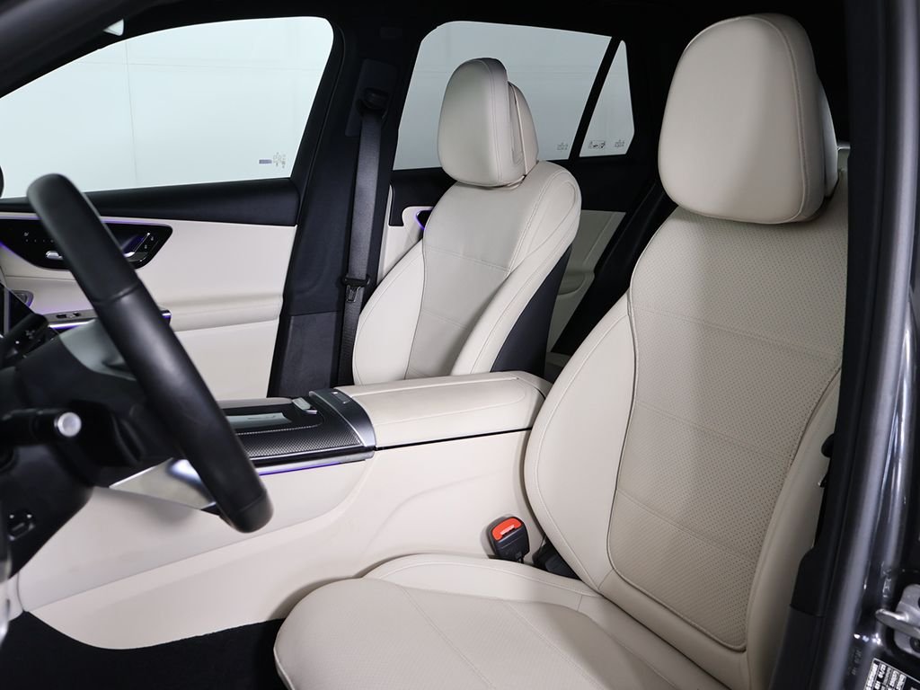 Used 2025 Gray Mercedes-Benz GLC 300 image 31