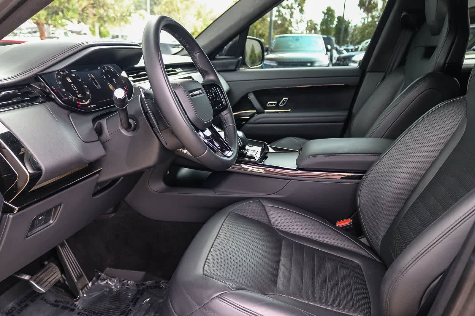 Used 2024  Land Rover SV Edition One Obsidian Black image 16