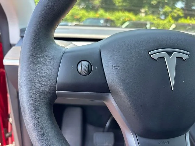 Used 2022 Red Tesla Long Range image 29