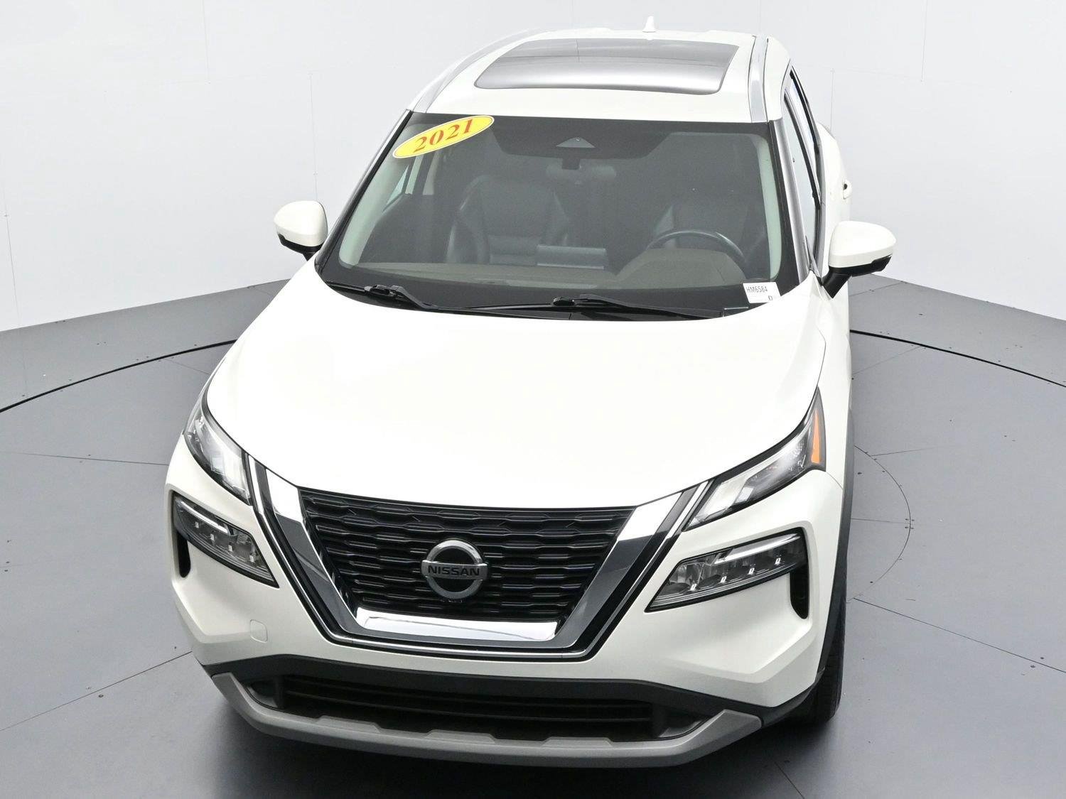 Used 2021 Pearl White Tricoat Nissan SV image 40