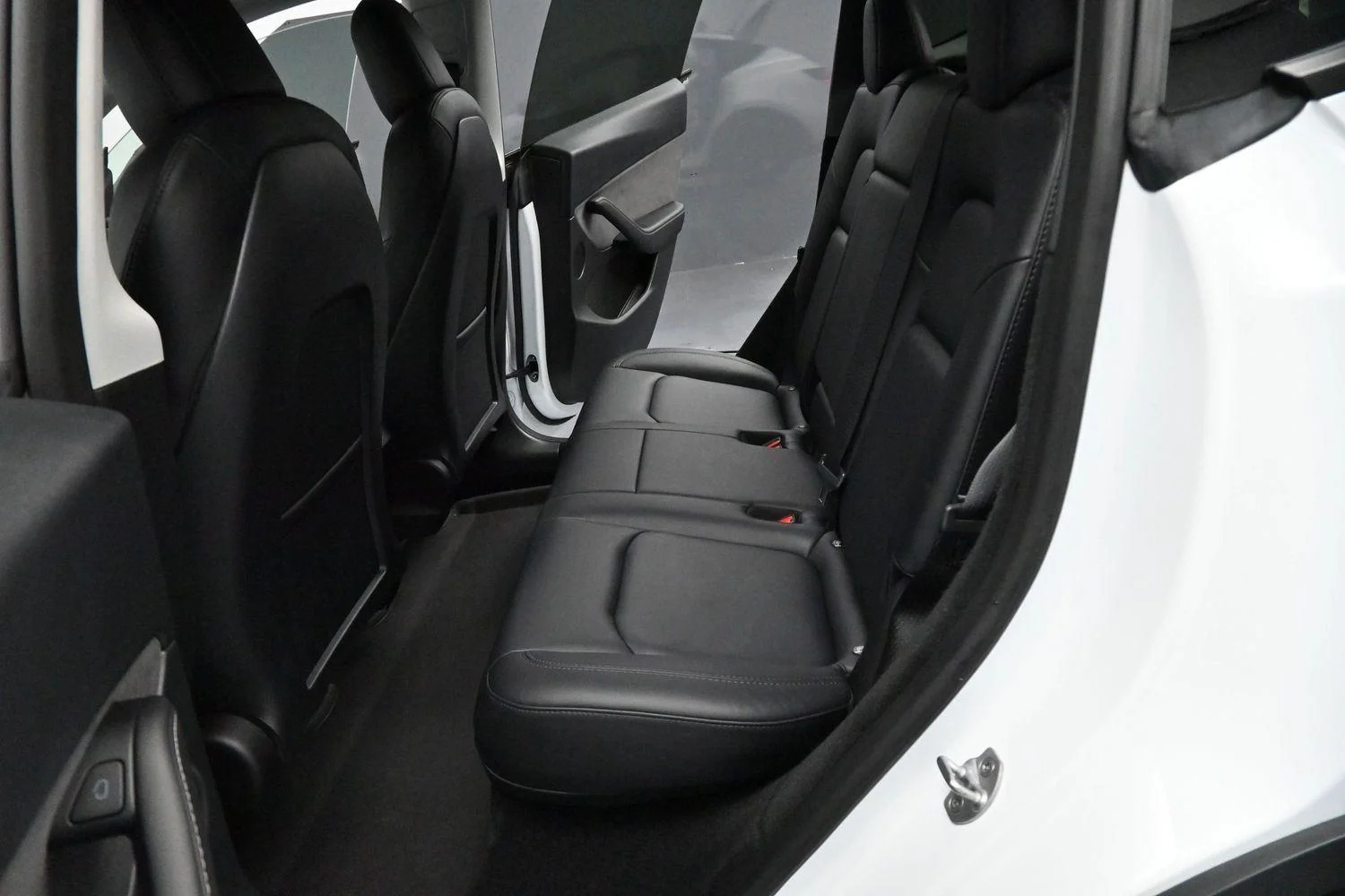 Used 2023  Tesla Performance image 25