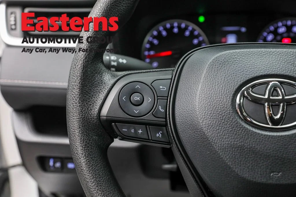 Used 2022 White Toyota LE image 15