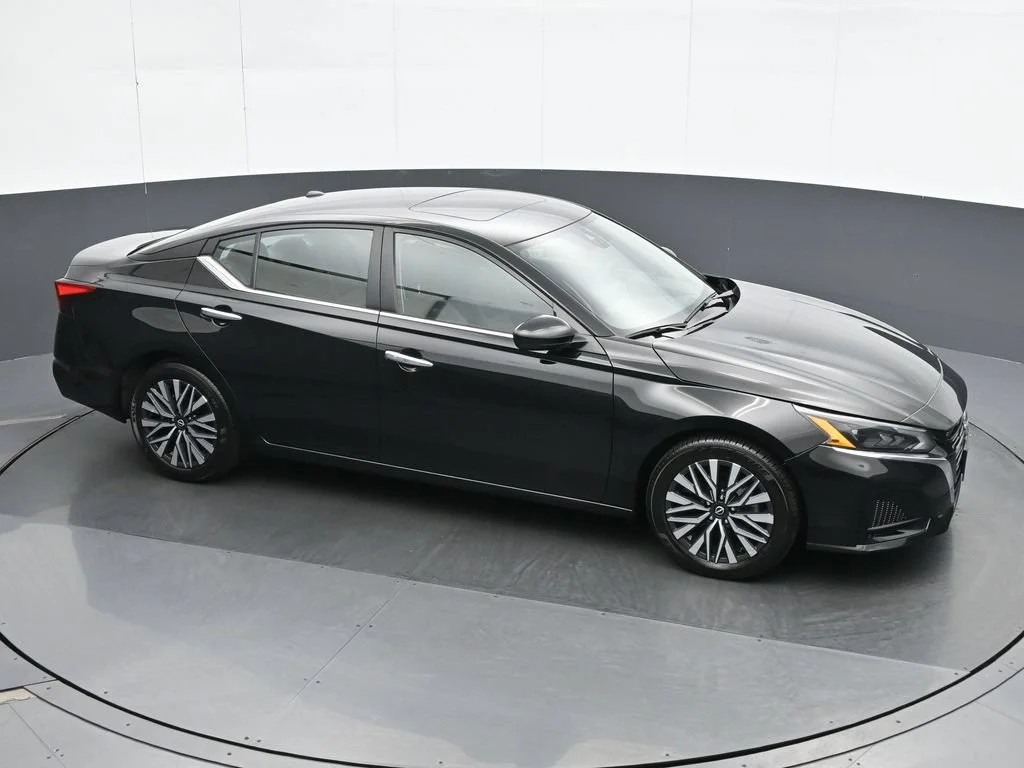 Used 2024 Black Nissan 2.5 SV image 23