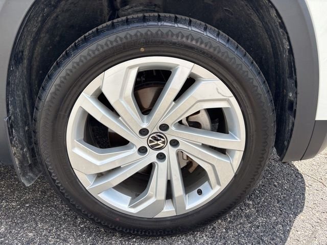 Used 2023 White Volkswagen 2.0T SE w/Technology image 10