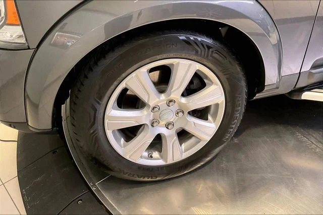 Used 2016 Gray Land Rover HSE image 8