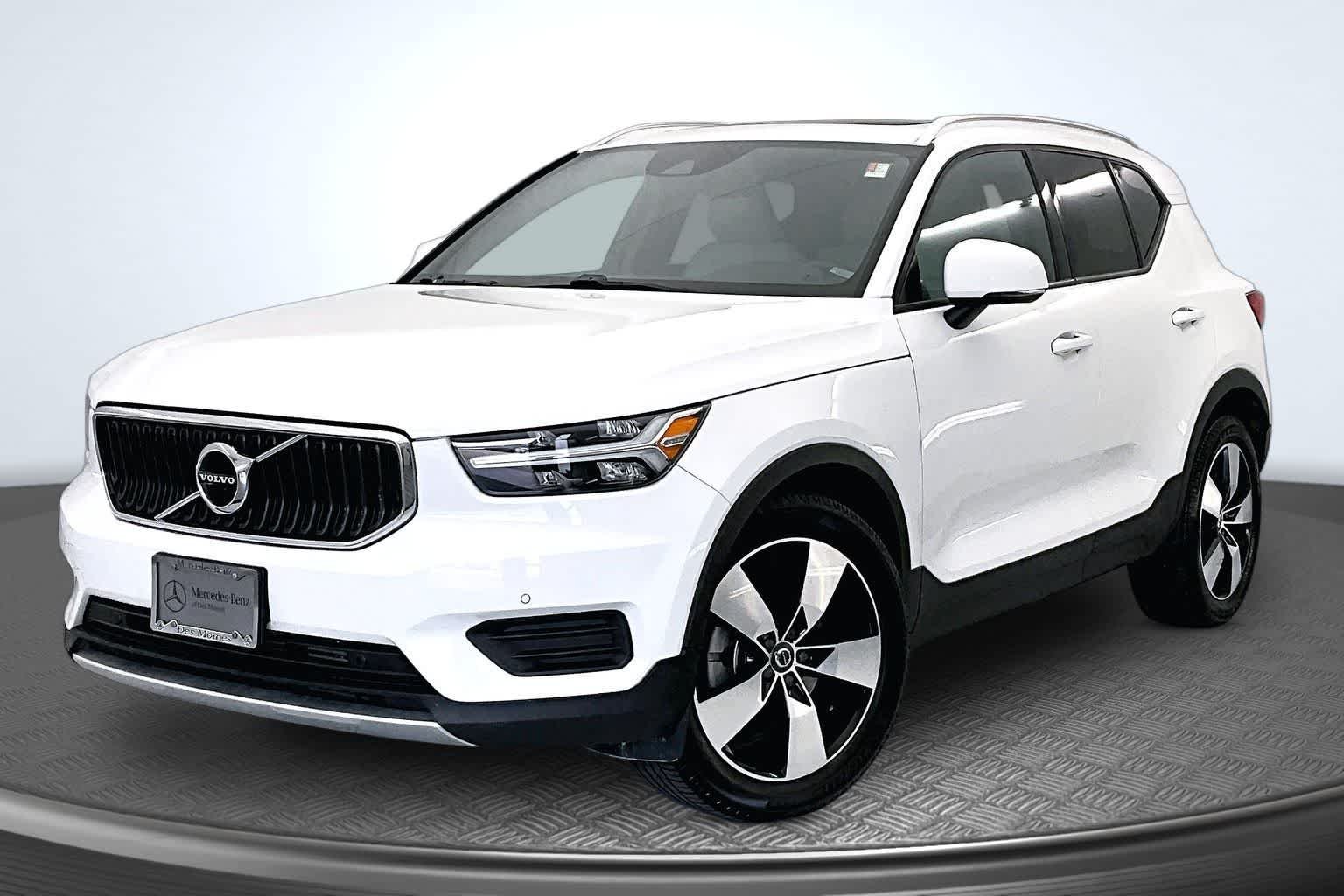 2020 Volvo XC40 T5 Momentum AWD's photo