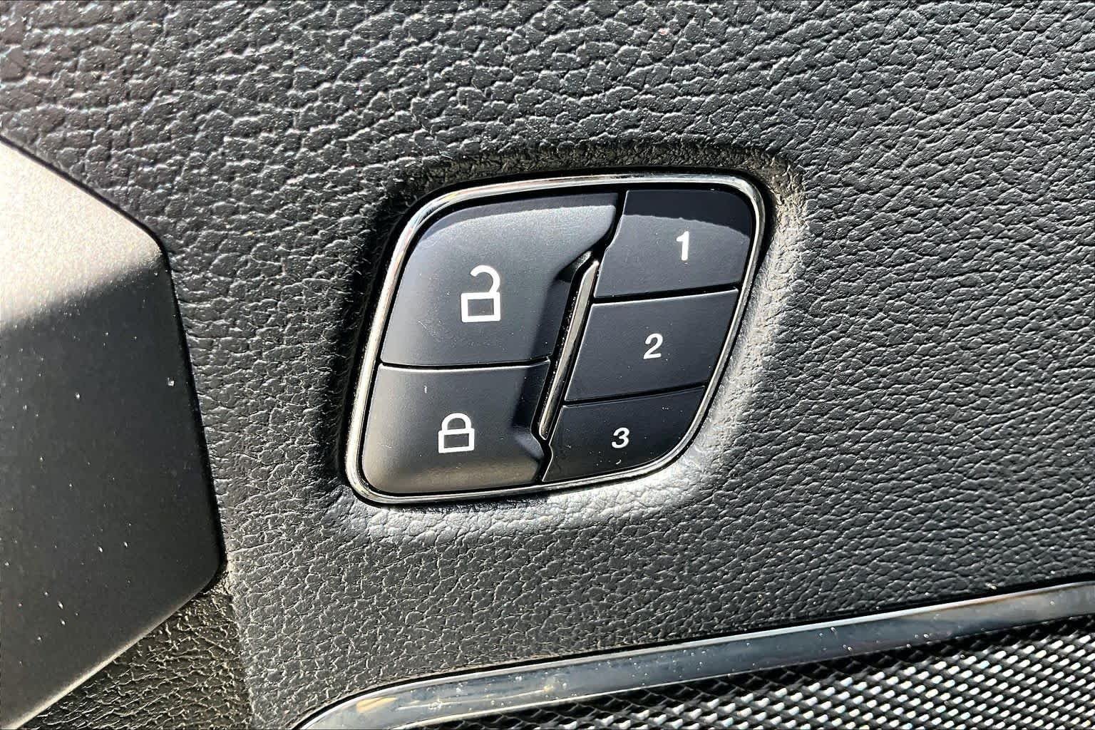 Used 2017 White Gold Ford Platinum image 34
