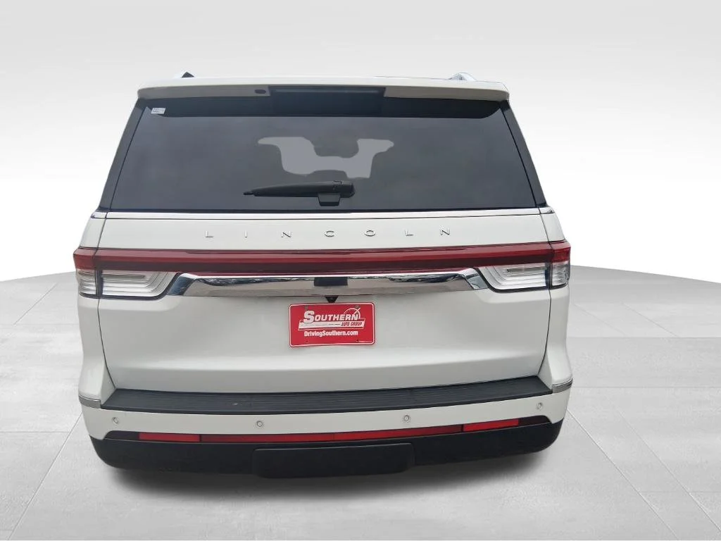 Used 2022 White Lincoln Reserve image 7