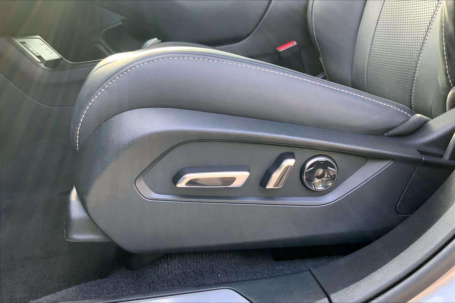 Used 2023 Liquid Carbon Metallic Acura w/Technology Package image 31