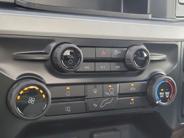 New 2026 Oxford White Ford XLT image 21