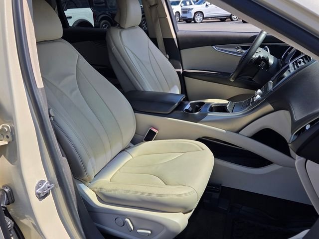 Used 2016 Platinum Lincoln Select image 16