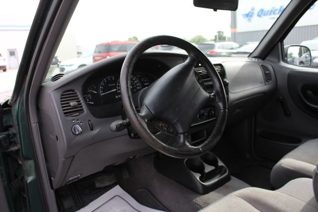 Used 2000 Green Ford XLT image 2