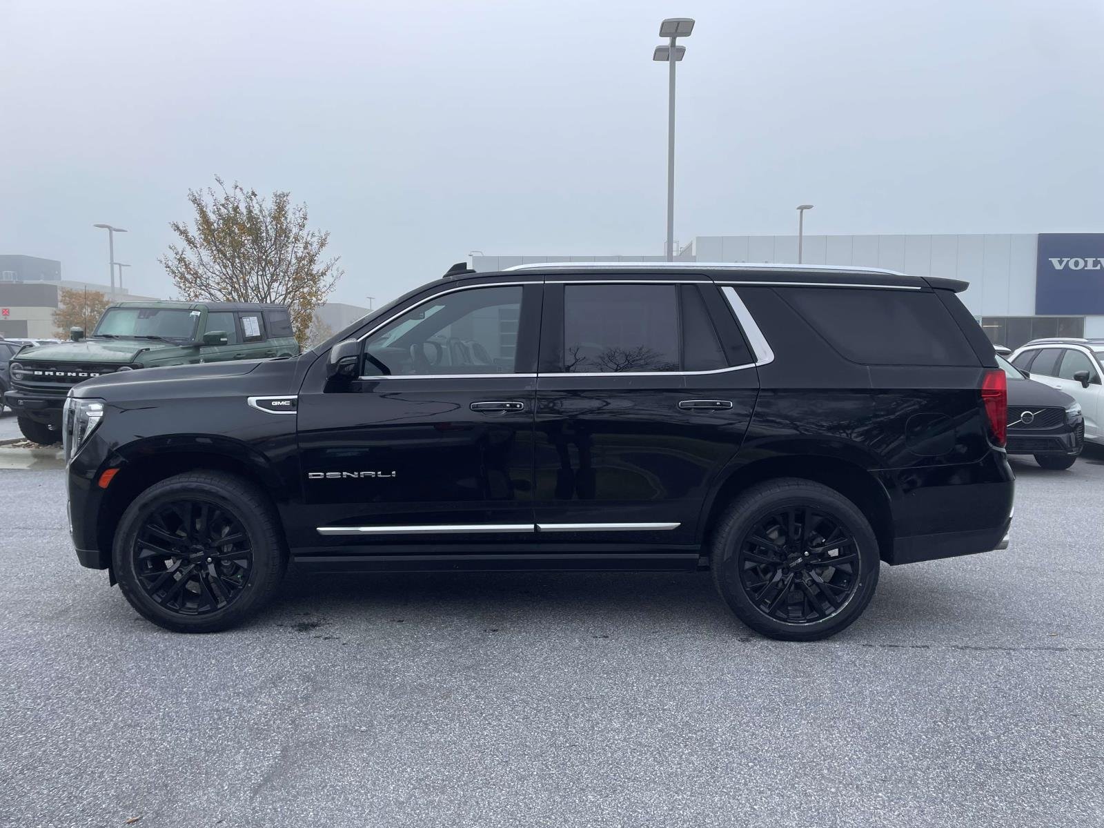 Used 2021 Onyx Black GMC Denali image 24