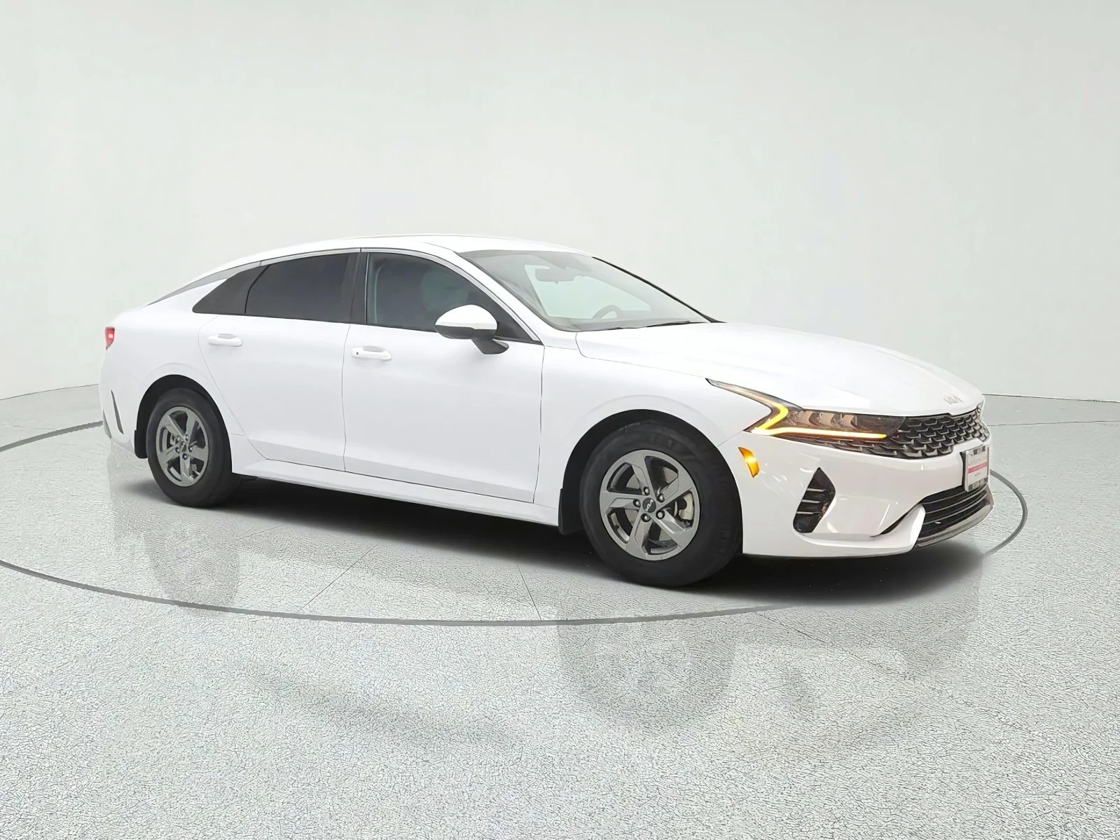 Used 2023 Glacial White Pearl Kia LXS image 3