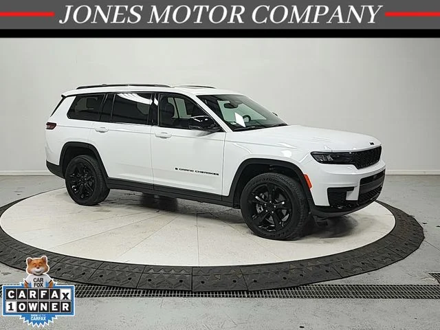 Used 2024 White Jeep Altitude X image 1