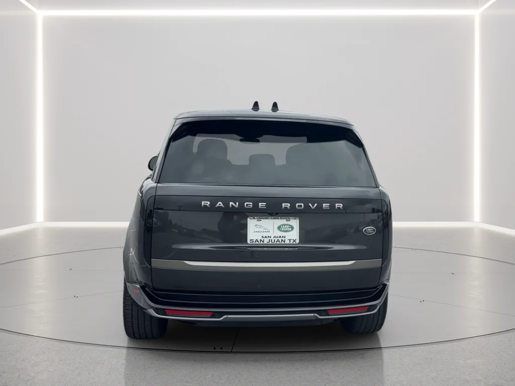 Used 2023  Land Rover SE image 6