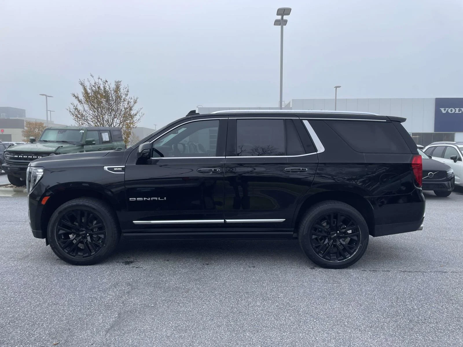 Used 2021 Onyx Black GMC Denali image 24