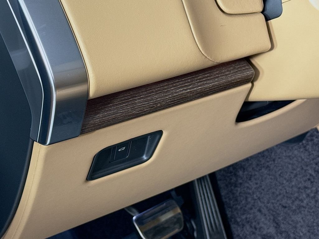 New 2026 Fuji White LAND ROVER SE image 11