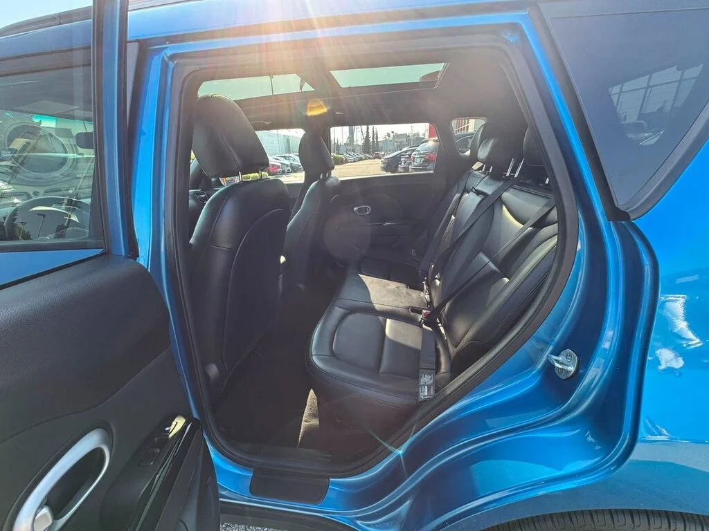 Used 2015  Kia 2.0L SX at Dilawri Certified   Local BC   Regularl image 12