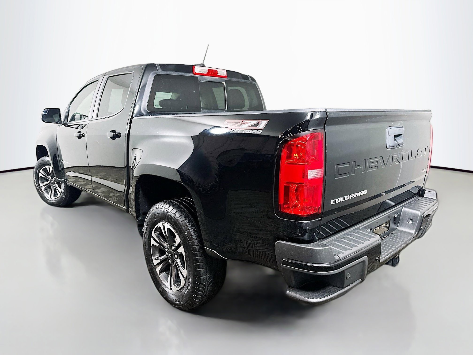 Used 2022 Black Chevrolet 4WD Z71 image 6