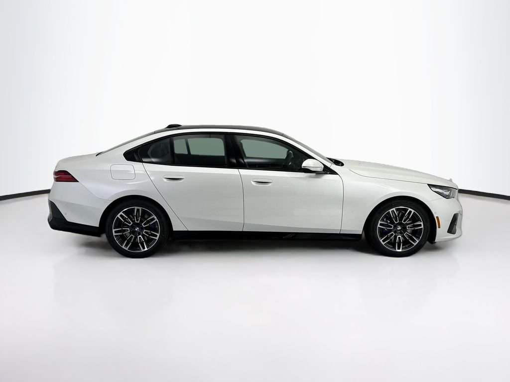 New 2027 White Metallic BMW 550e xDrive image 4