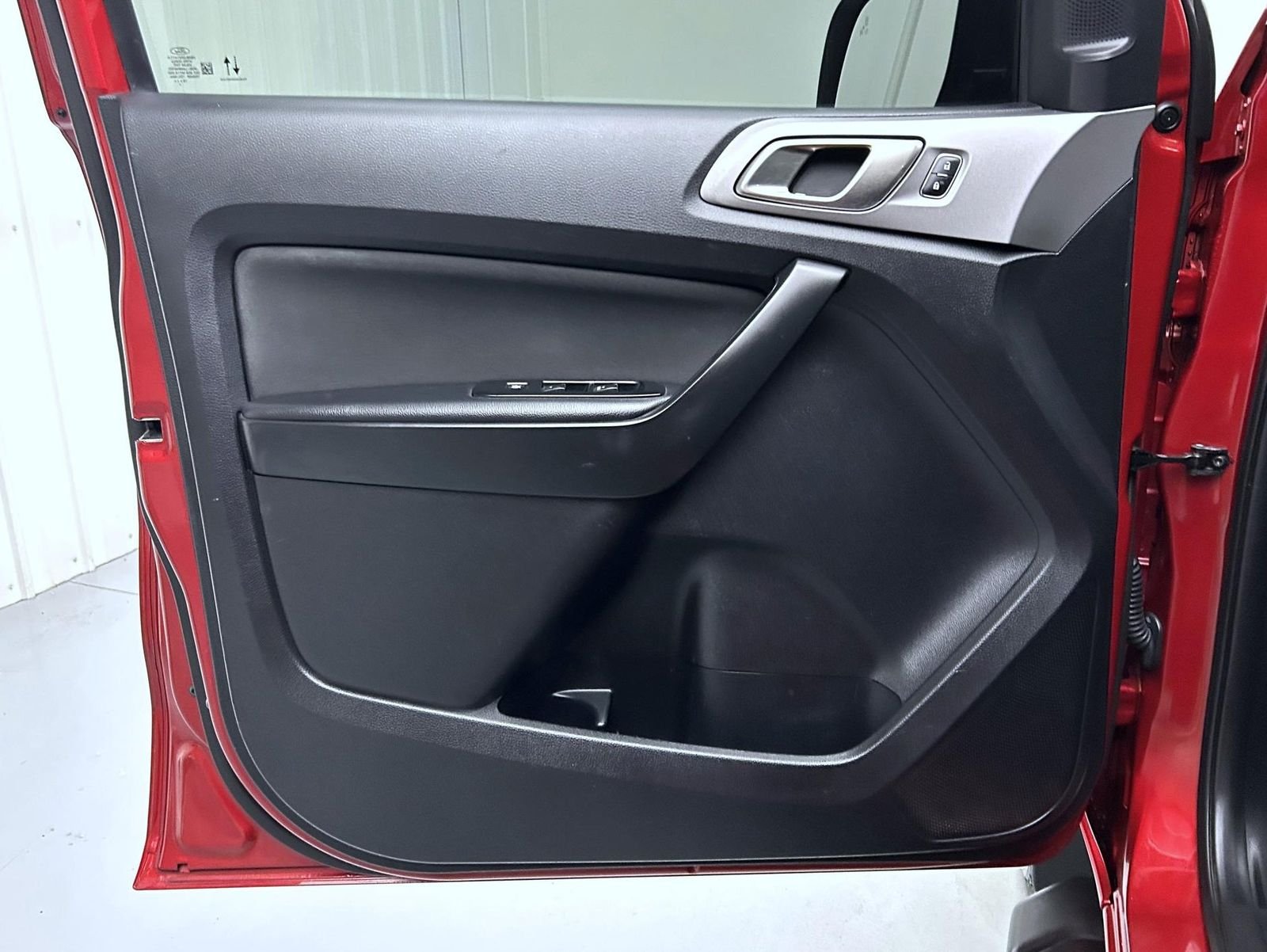 Used 2020 Red Ford XLT image 9