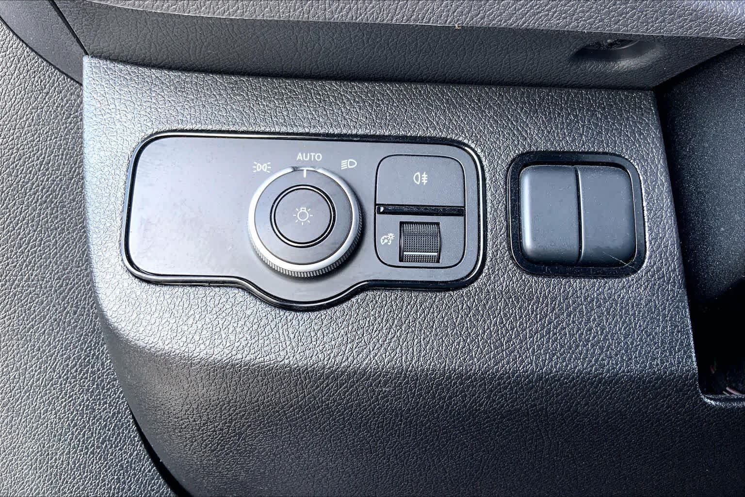 Used 2024 Arctic White Mercedes-Benz  image 30