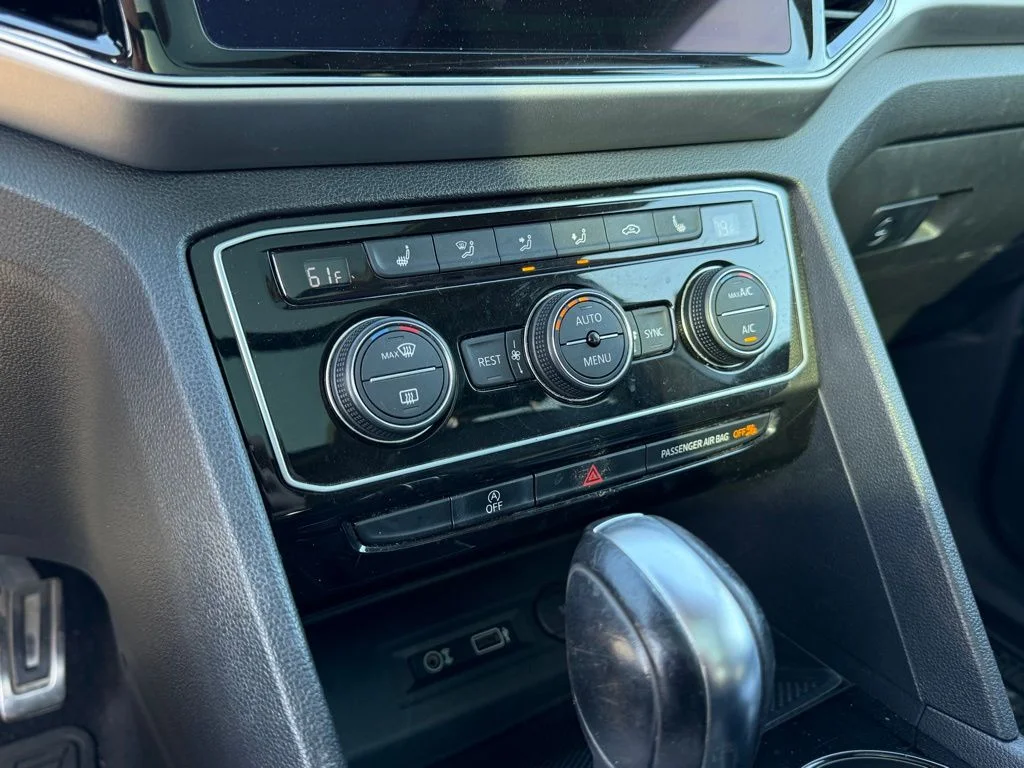 Used 2018 Silver Volkswagen SEL image 21