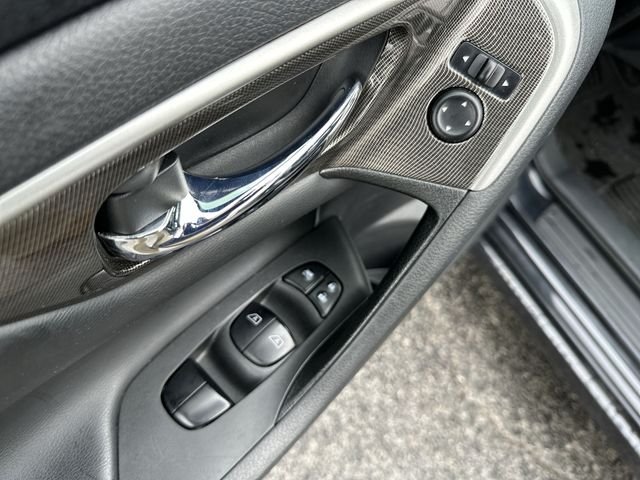 Used 2015 Black Nissan 2.5 SL image 17