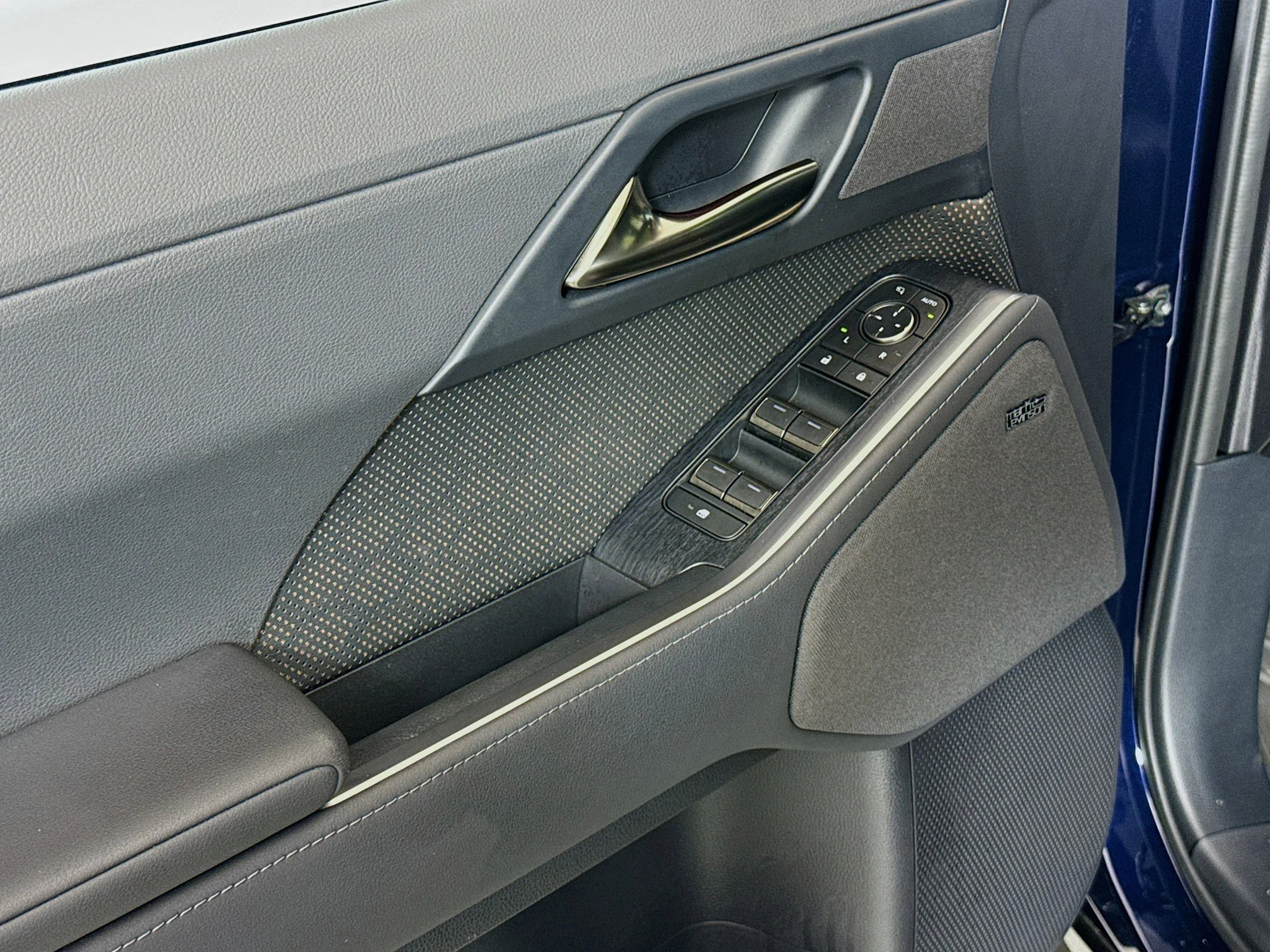 Certified Used 2025 NIGHTFALL MICA Lexus 550 Luxury+ image 19