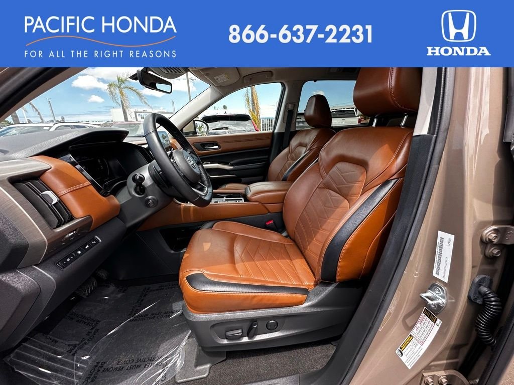 Used 2023 Beige Nissan Platinum image 22