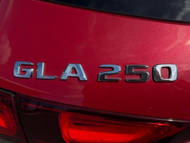 Used 2023  Mercedes-Benz GLA 250 image 9