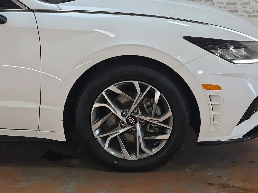 Used 2022 Quartz White Hyundai SEL image 7