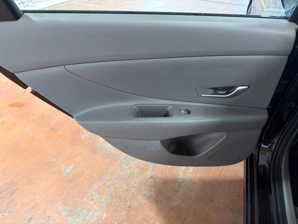 Used 2021 Phantom Black Hyundai SEL image 17