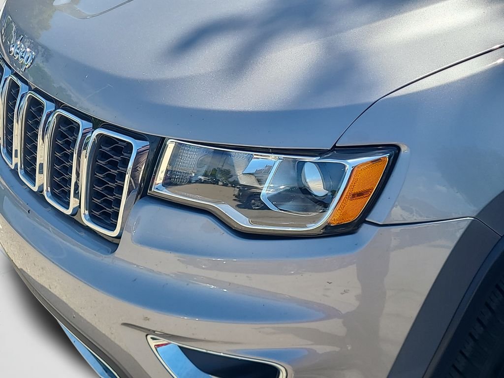 Used 2017 Silver Jeep Limited image 7