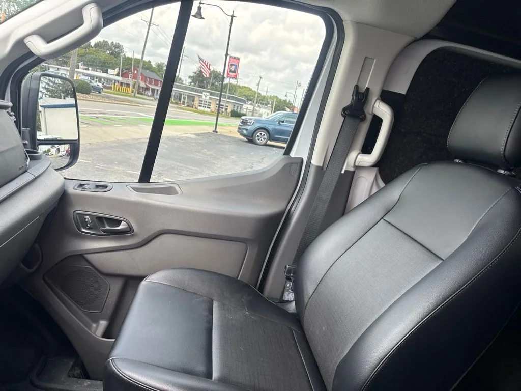 Used 2025 White Ford Base image 25