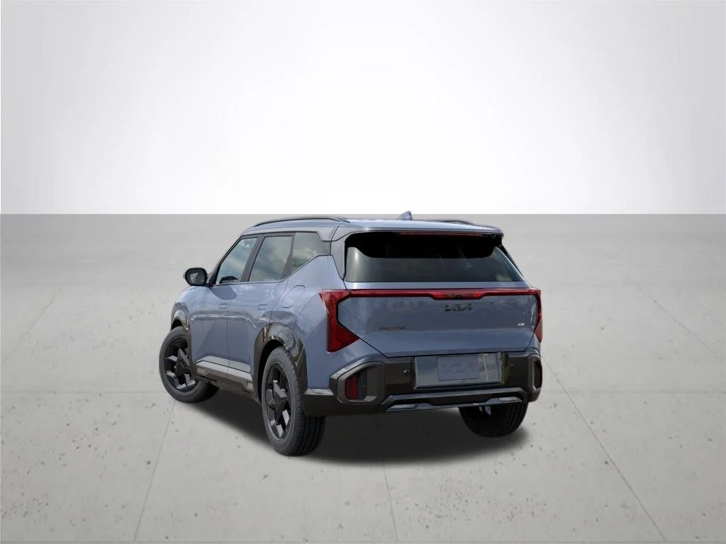 New 2027 Pale Gray Kia X-Line S image 4