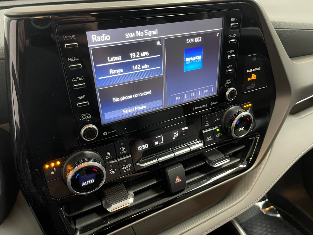 Used 2022 Beige Toyota XLE image 26