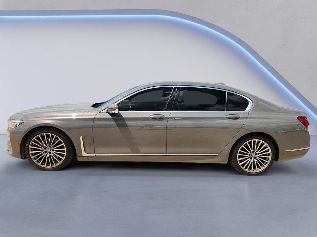 Used 2022 Bernina Grey Amber Effect Metallic BMW 740i image 5