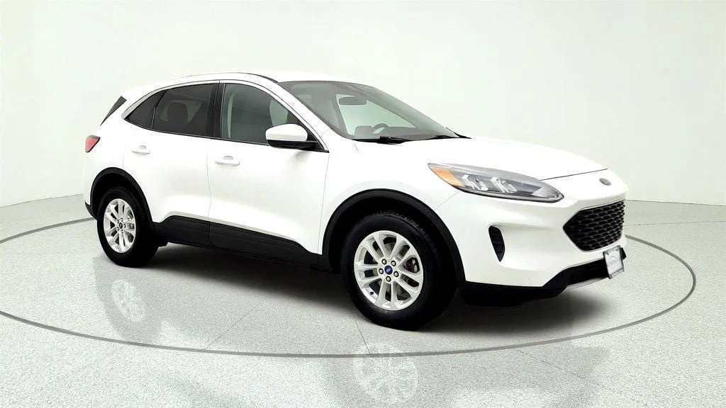 Used 2021 Oxford White Ford SE AWD image 3