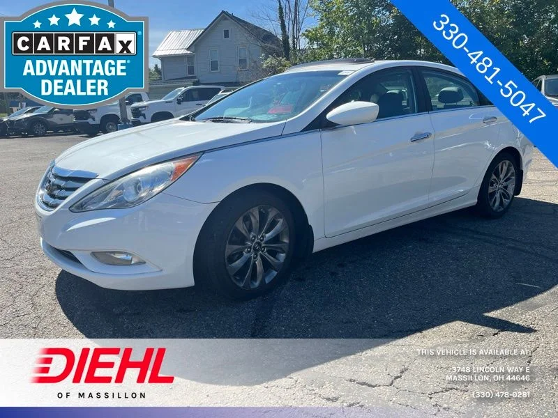 Used 2012 White Hyundai SE image 1