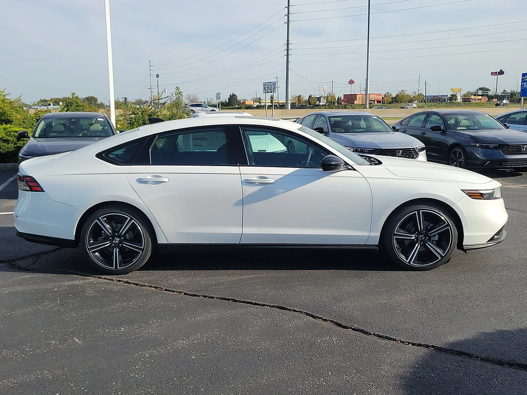 New 2026 Platinum White Pearl Honda SE image 7