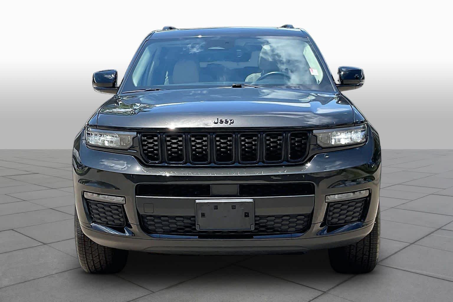Used 2022 Rocky Mountain Pearlcoat Jeep Limited image 4
